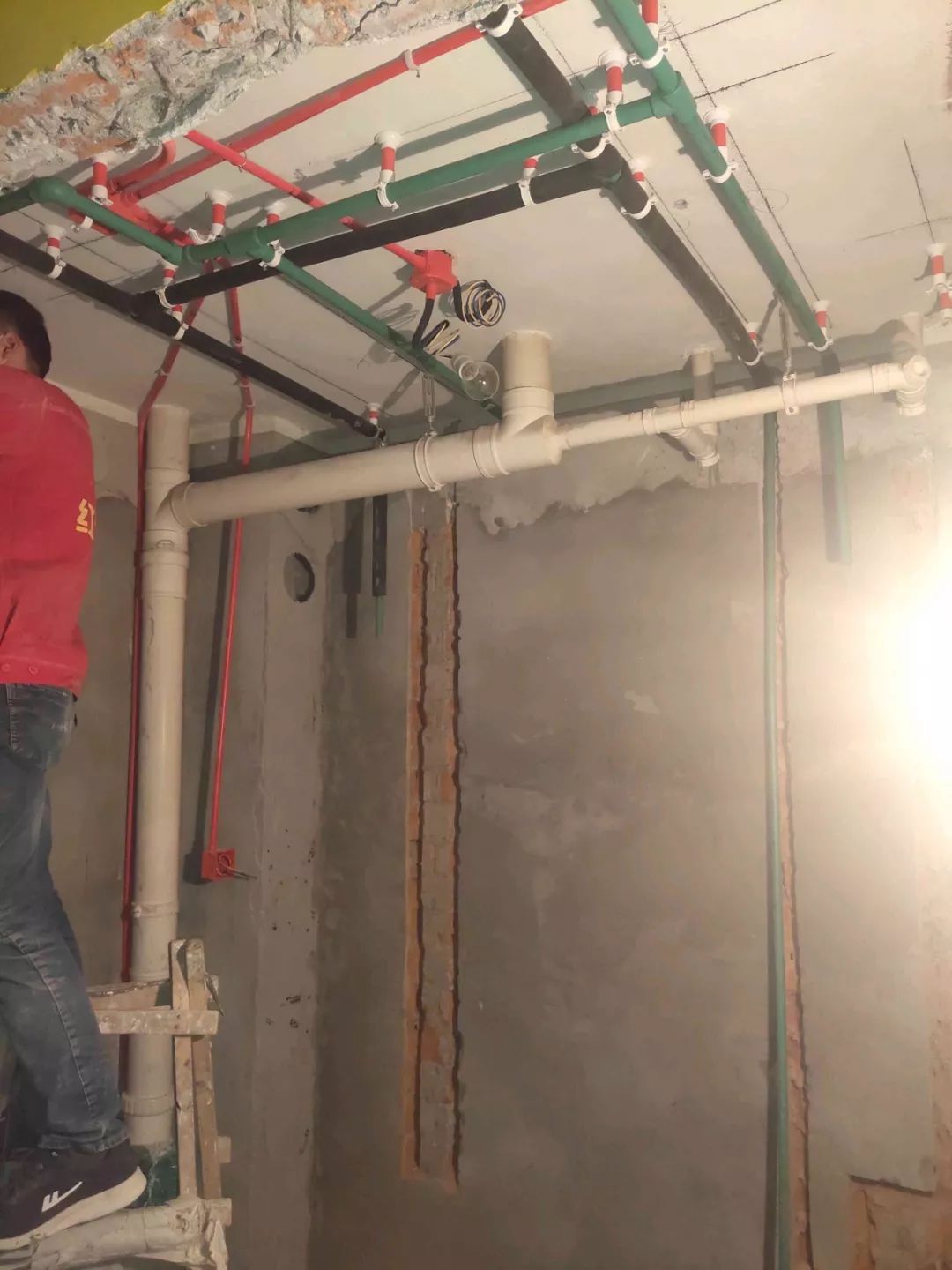 南京龍蟠花苑90㎡現(xiàn)代輕奢--老房升級改造，變身時尚精致家！28水電施工