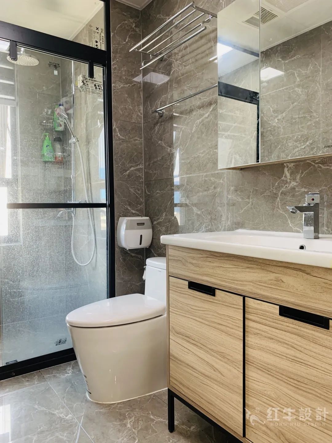 孟憲濤_保利國(guó)際社區(qū)115㎡現(xiàn)代北歐--簡(jiǎn)潔明亮之家，一人獨(dú)居太愜意！18實(shí)景效果_衛(wèi)生間鏡柜