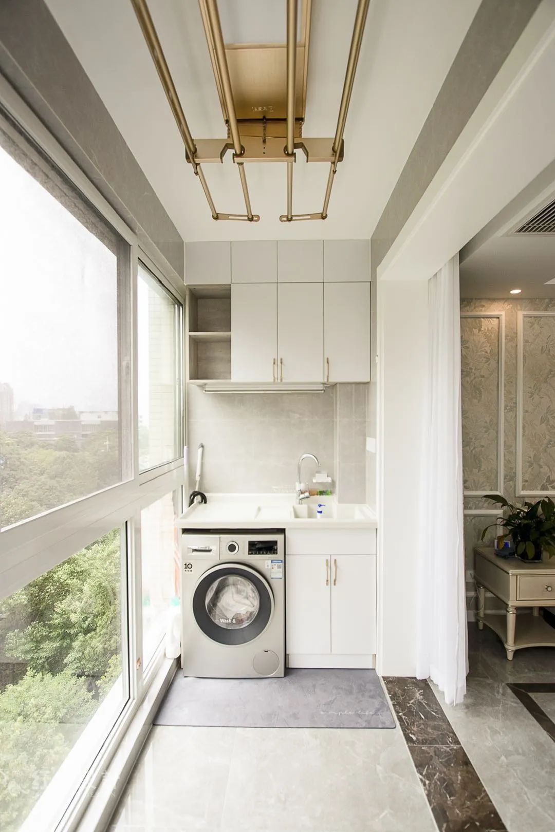 最美畢業(yè)照 ⑥--簡美不一定是深色系，也可以這樣清爽哦！05陽臺