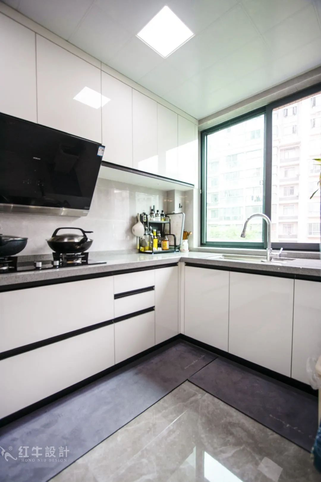 最美畢業(yè)照 ⑥--簡美不一定是深色系，也可以這樣清爽哦！07廚房