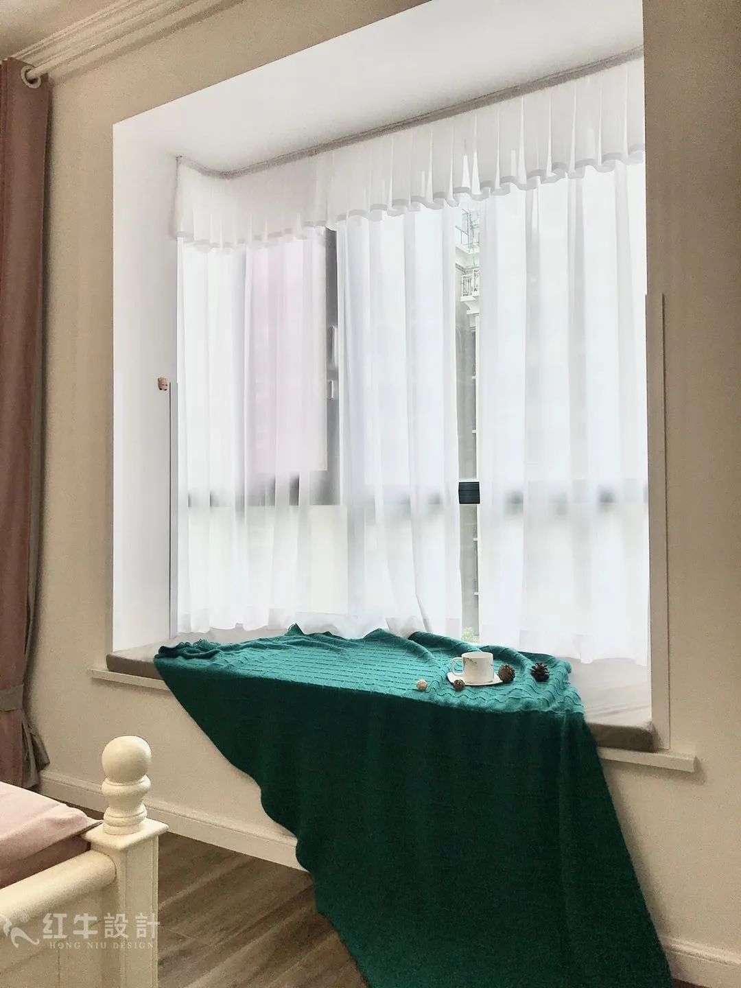 最美畢業(yè)照 ⑥--簡美不一定是深色系，也可以這樣清爽哦！09飄窗