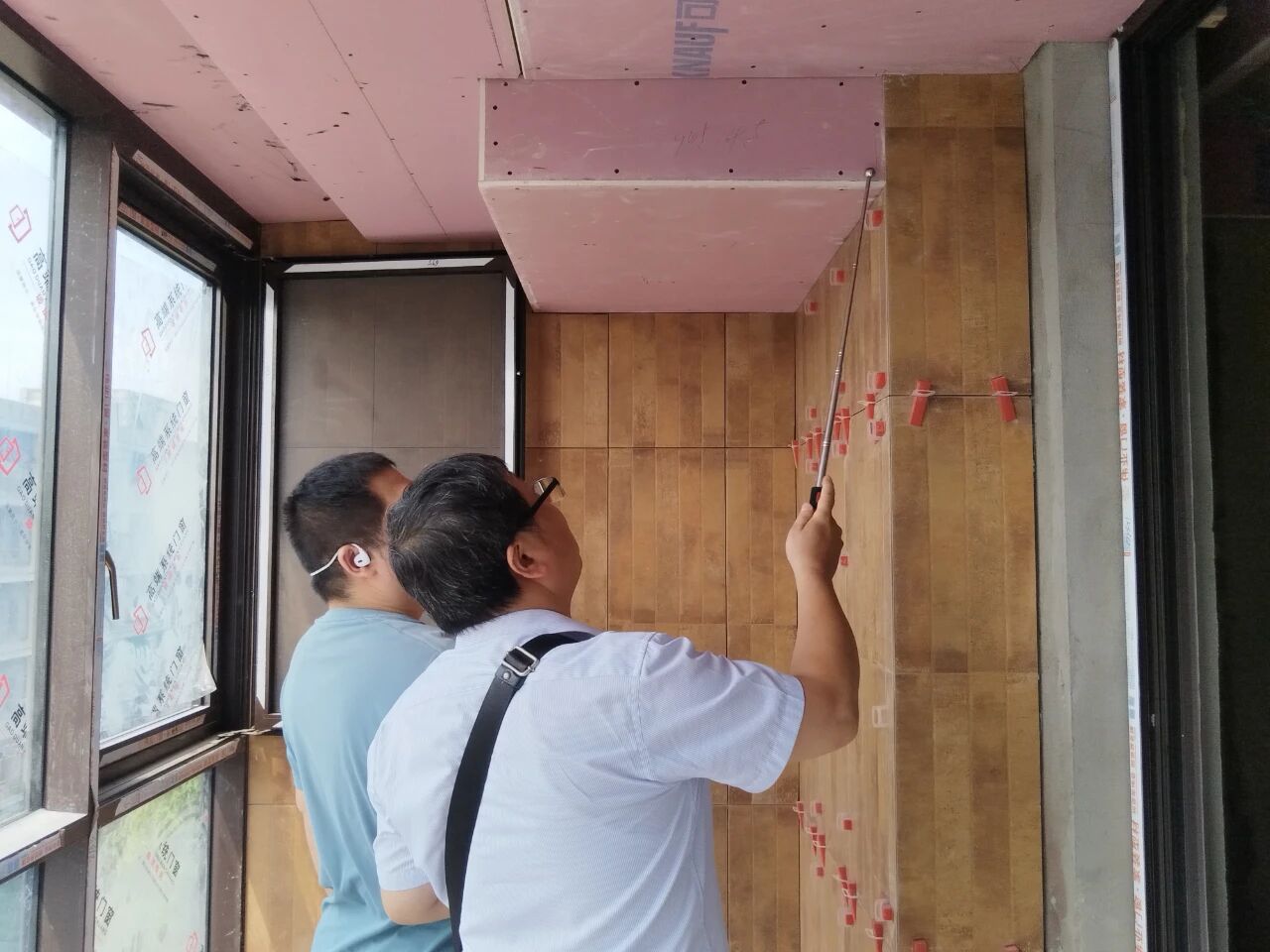 九月秋意漸濃，南京紅牛裝飾工地巡檢步履不停，只為兌現(xiàn)品質(zhì)承諾！