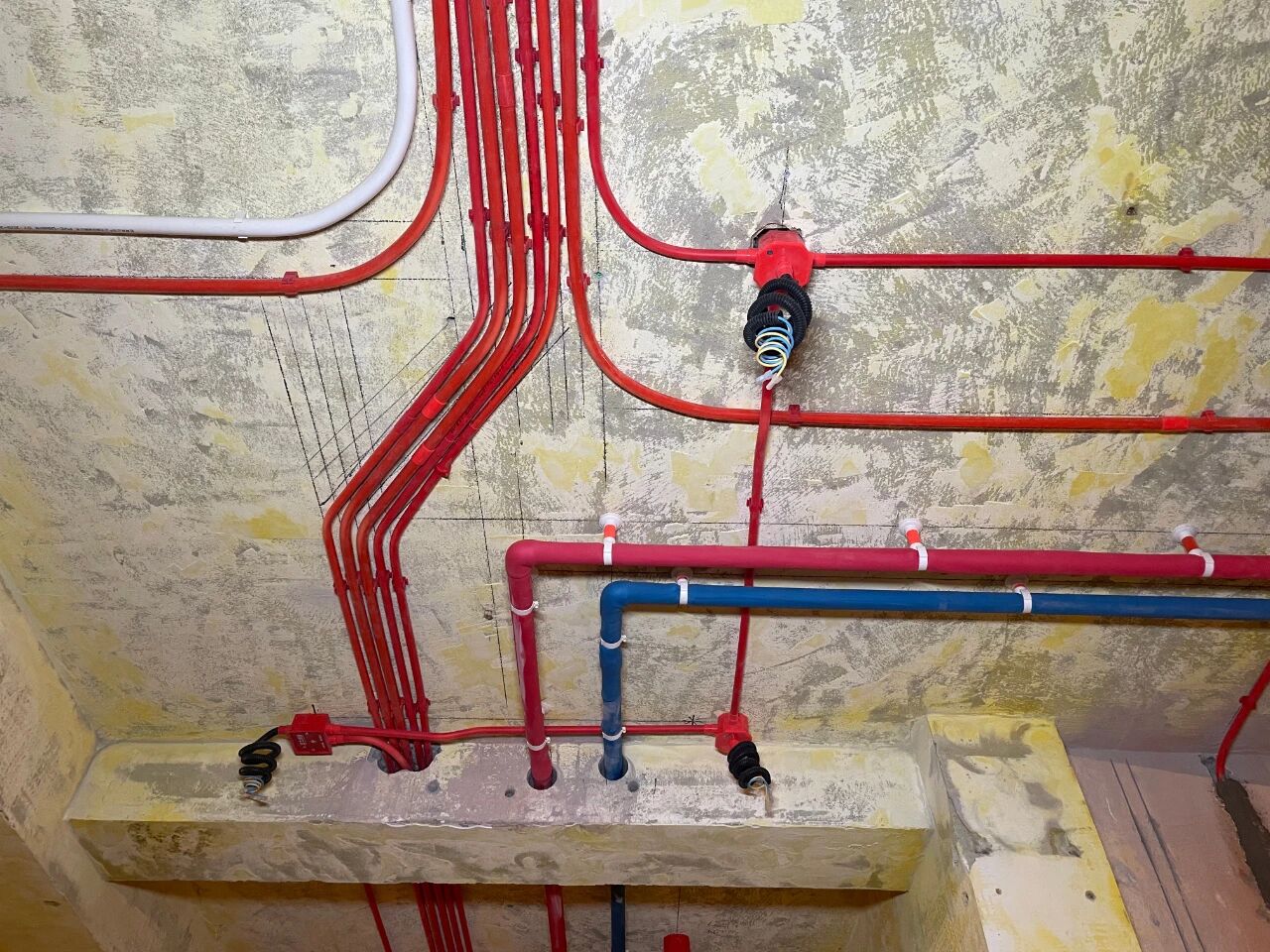 南京比較靠譜的裝修公司？南京紅牛裝飾裝修寶典：新房裝修好多久可以入住？關(guān)鍵在于……