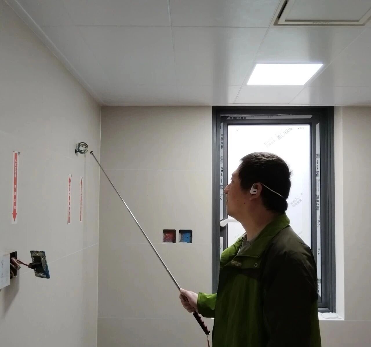 南京裝修公司紅牛裝飾工地突擊巡檢：一厘一毫堅(jiān)守品質(zhì)，一心一意守護(hù)新家！