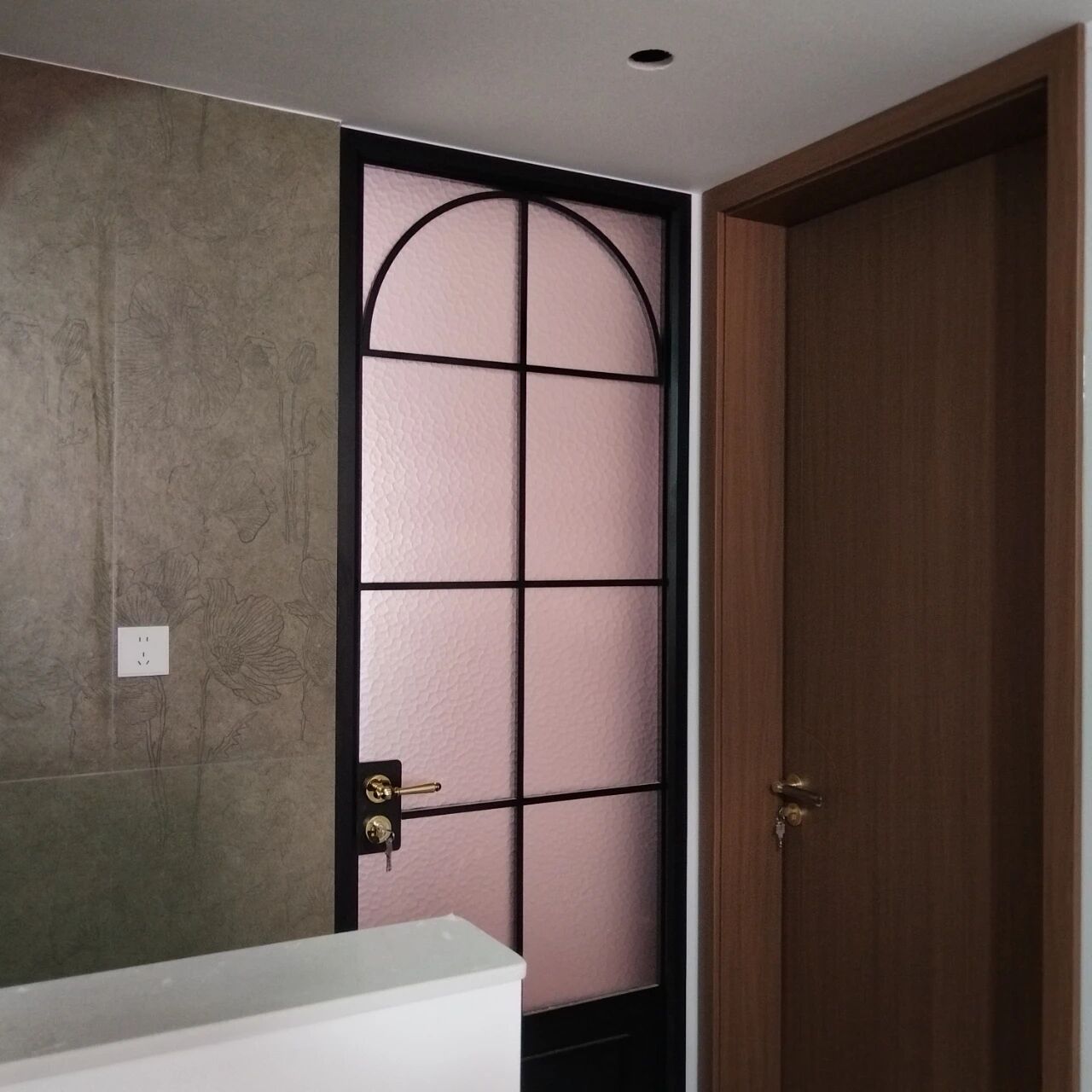 南京裝修公司紅牛裝飾工地突擊巡檢：一厘一毫堅(jiān)守品質(zhì)，一心一意守護(hù)新家！