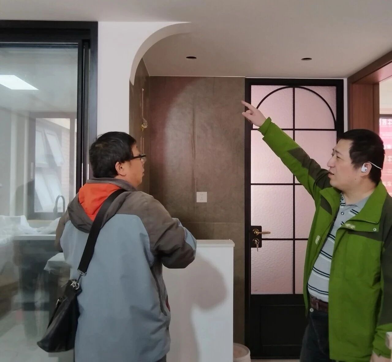 南京裝修公司紅牛裝飾工地突擊巡檢：一厘一毫堅(jiān)守品質(zhì)，一心一意守護(hù)新家！